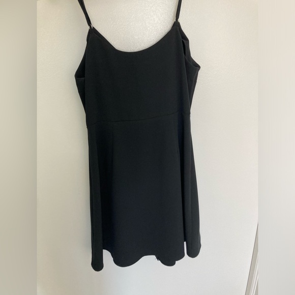 Black dress - Picture 3 of 3